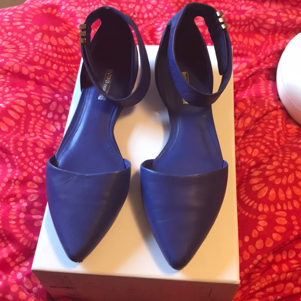 BCBGEneration royal blue pointed toe sandals